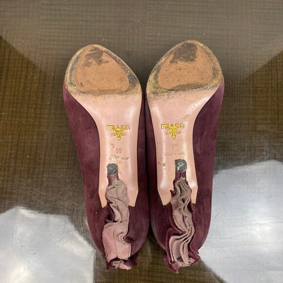 Prada Suede Ruffle Back Heels Women's 39 US 9 Designer Glam - Picture 8 of 12